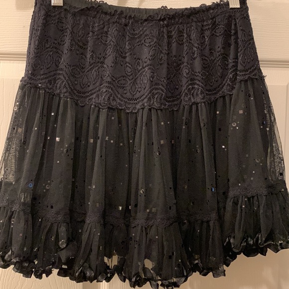 RUE 21 BLACK TULLE SKIRT:TIERED/SEQUINS W/ELASTIC WAIST::LINED SZ M POLY/SPANDEX - Picture 4 of 5